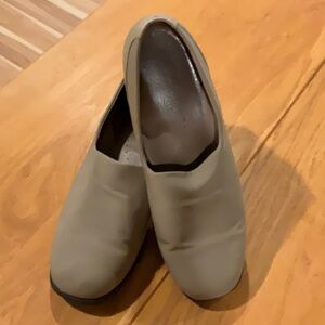 Munto American khacki block heel 8WW